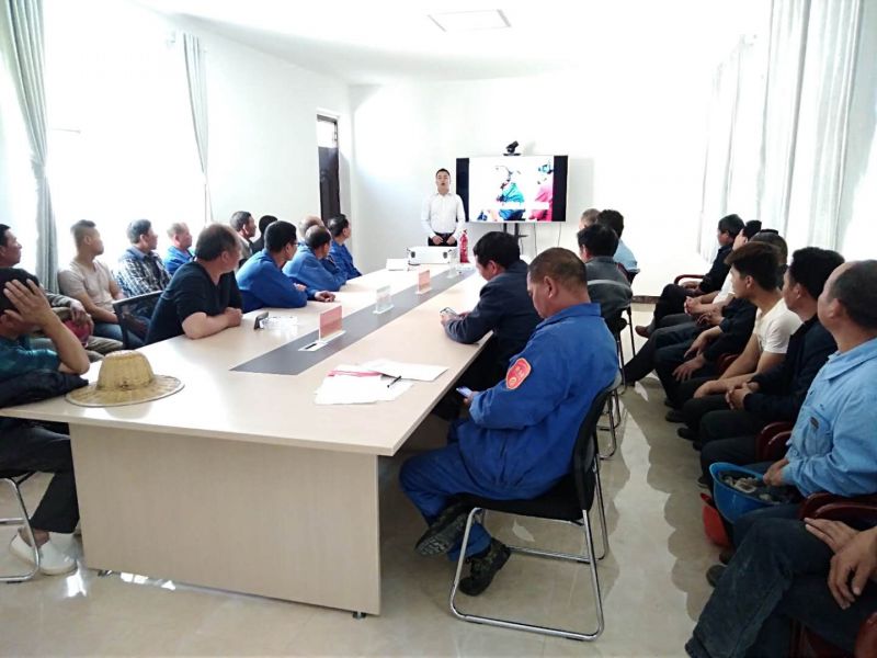 
				   
					黃河同力鹿角嶺礦山舉行滑塌、消防事故應(yīng)急救援演練
				 